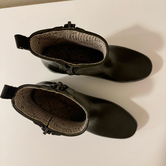 Lucky Brand Rhandi Rain Boots in Olive Green - Picture 3 of 11